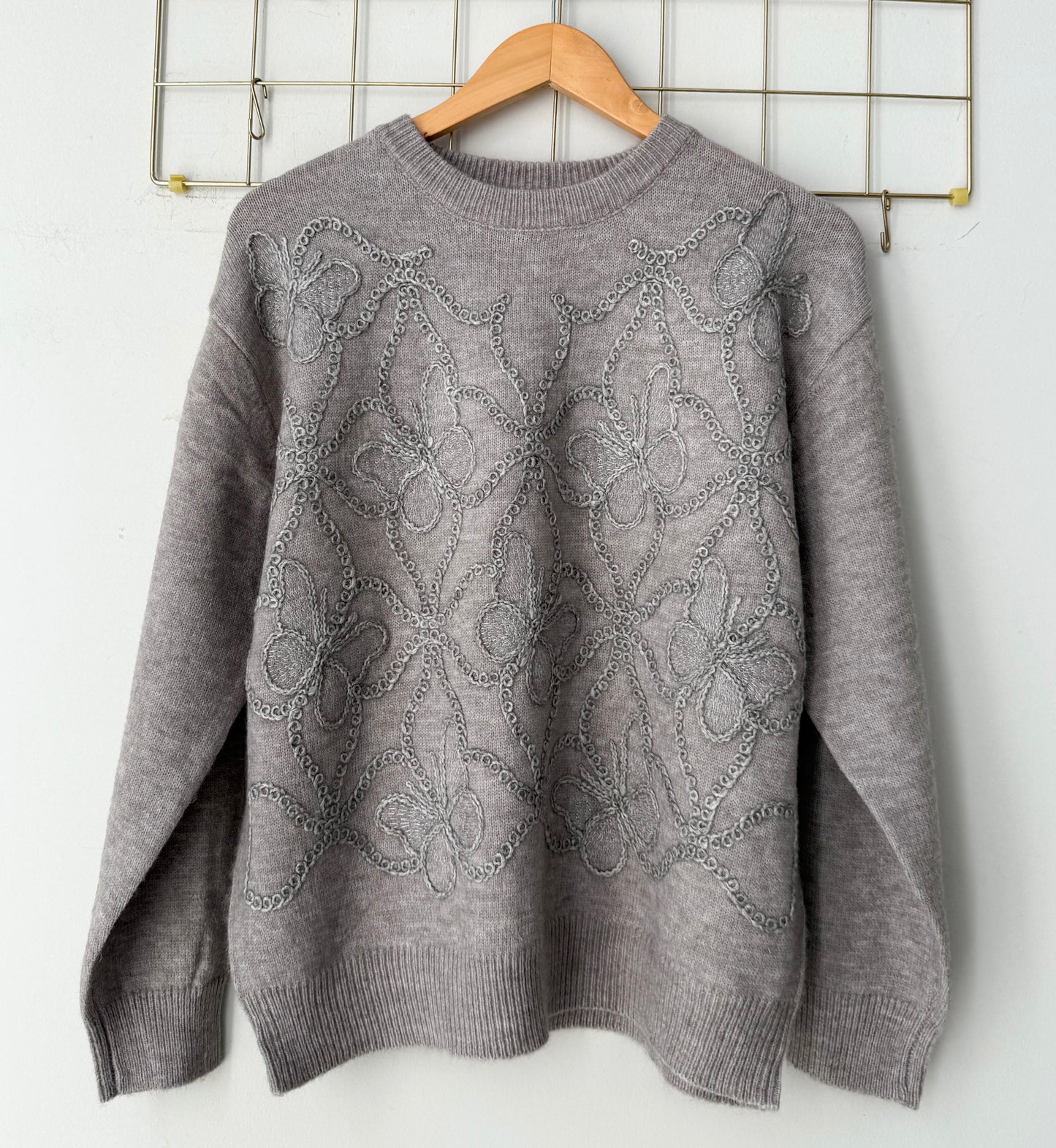 Μπλούζα πλεκτή με αναγλυφο σχέδιο BUTTERFLIES grey