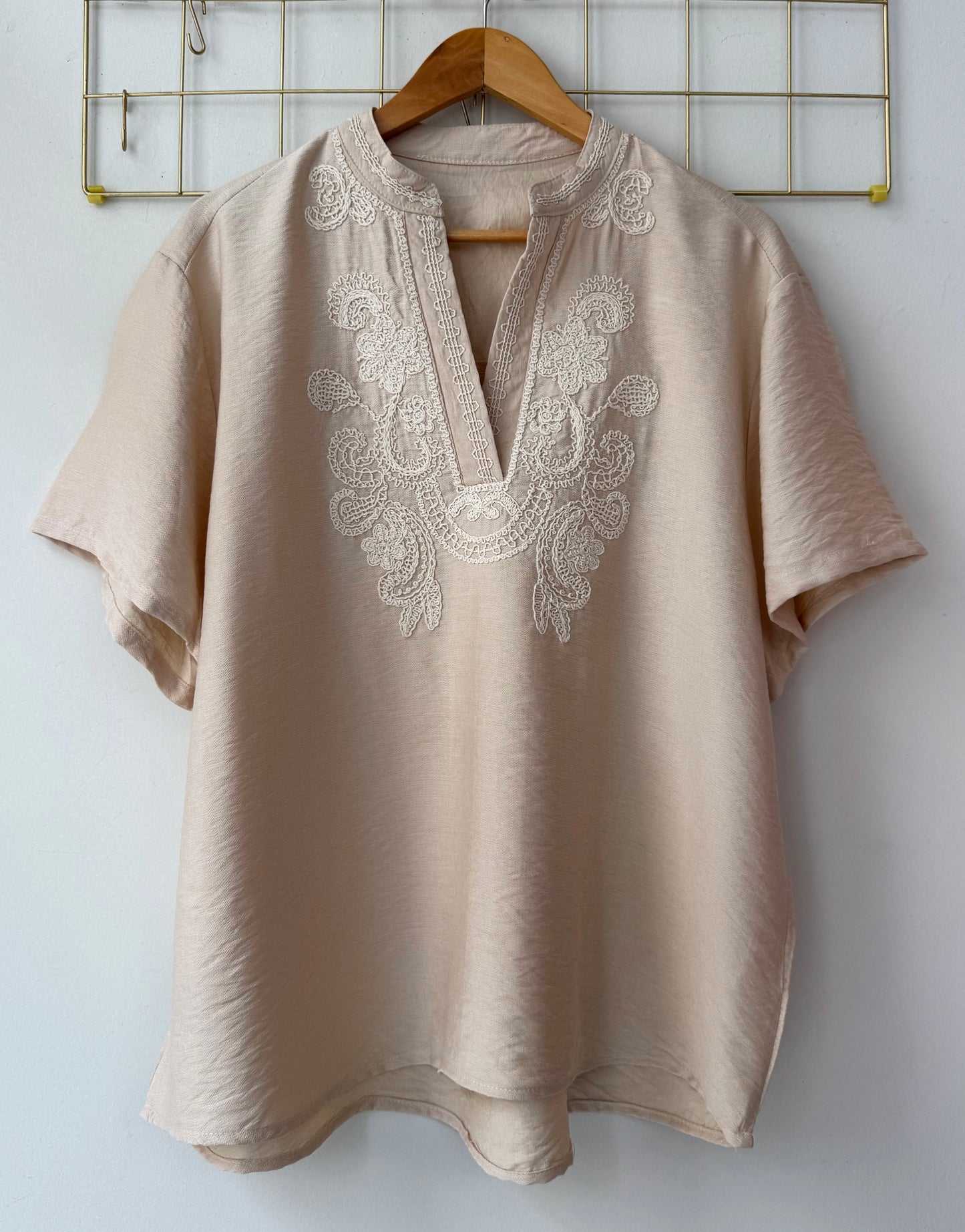 Μπλούζα με κεντημα ATIKA beige