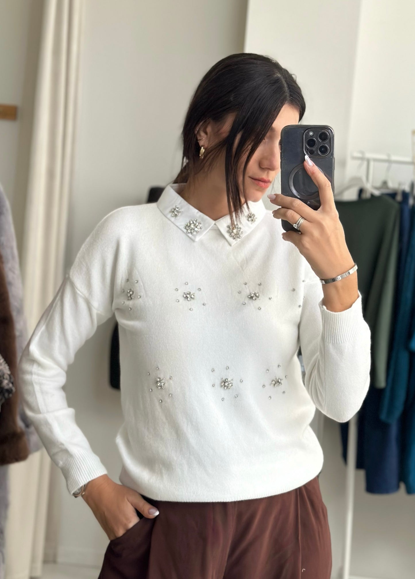 Μπλούζα πλέκτη BLISS με λευκό γιακά και στρας off white