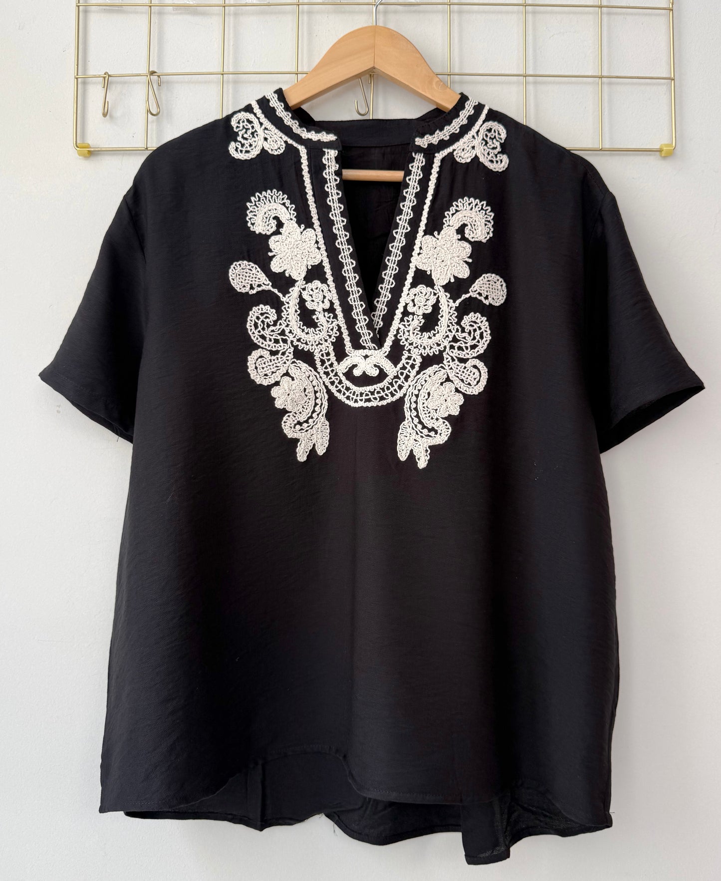 Μπλούζα με κεντημα ATIKA black
