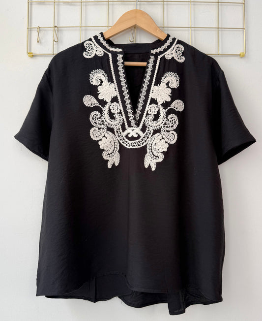 Μπλούζα με κεντημα ATIKA black