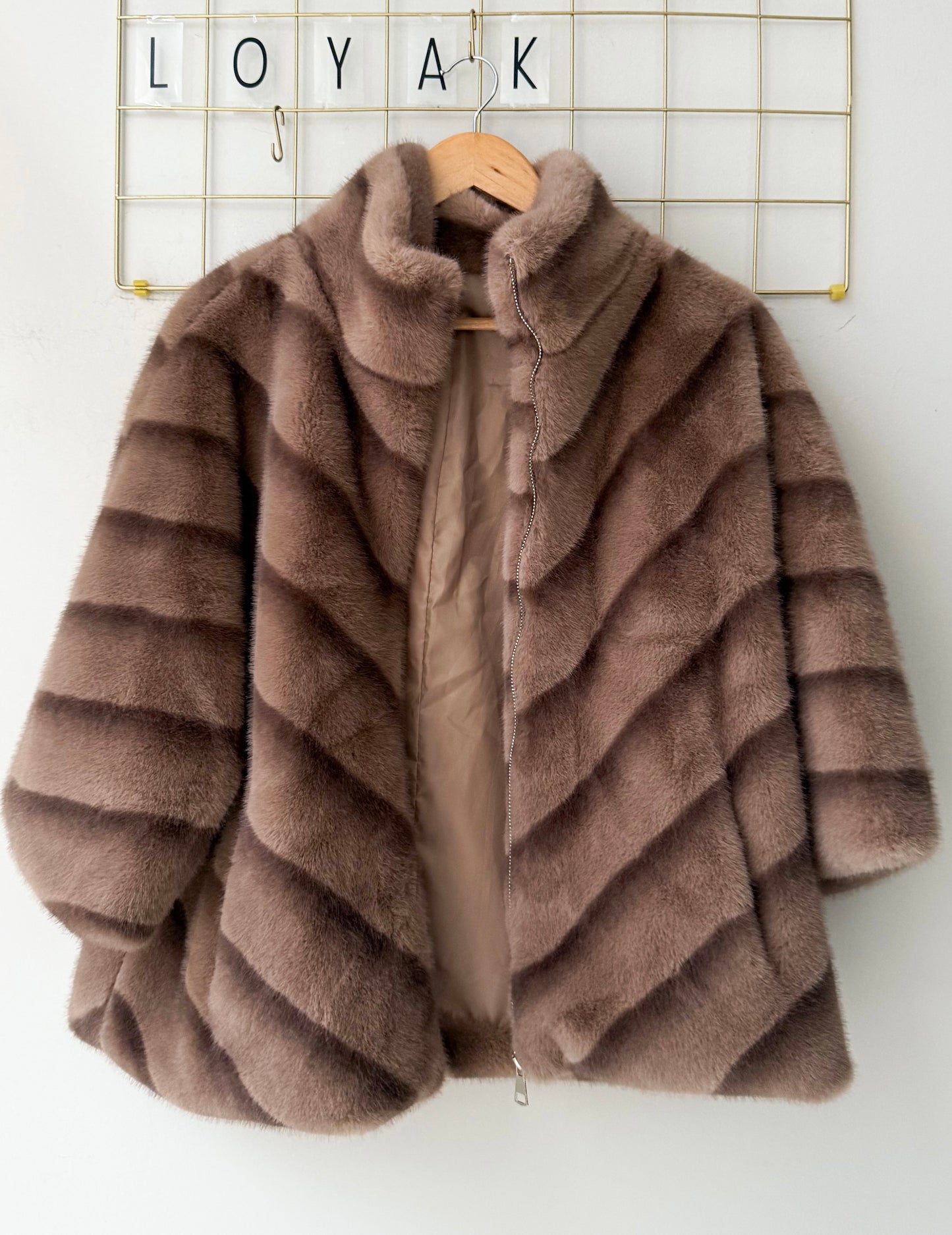 Γούνα eco  CHINCHI beige