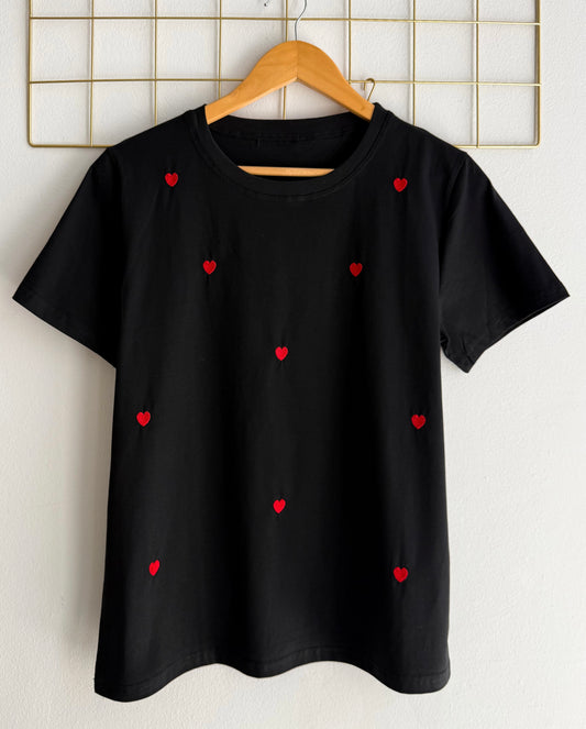 T-shirt με σχεδίο HEARTS black
