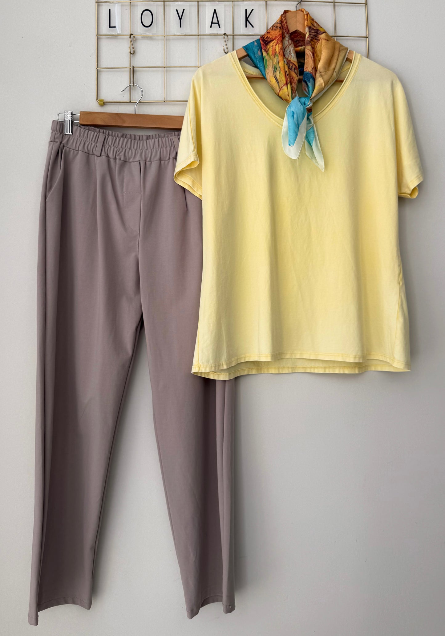 Σετ μπλούζα με φουλάρι και παντελόνι  DASTIA yellow/mocha