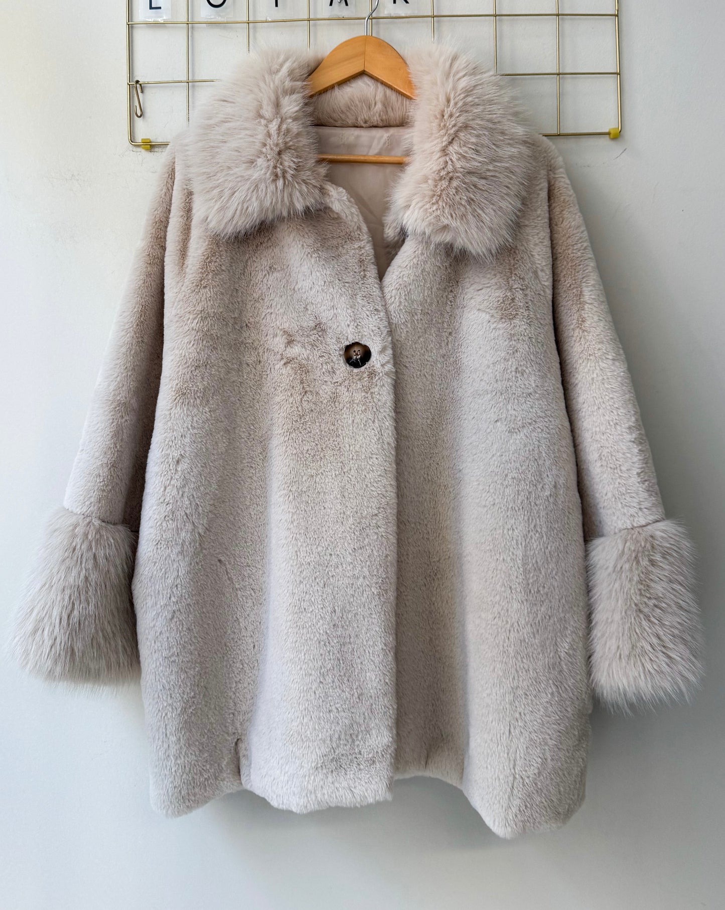 Γούνα eco με τσέπες METIA ecru