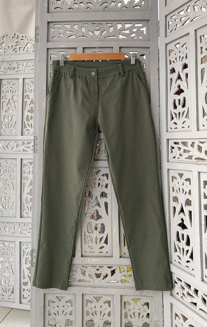 Five-pocket trousers with a green design